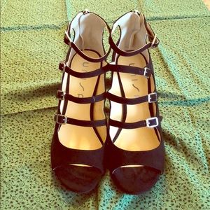 Unisa black strappy open toed shoes